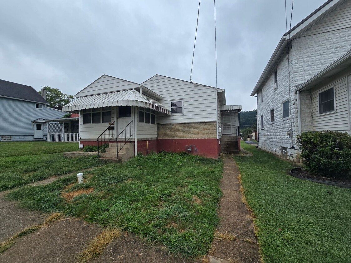 Foto principal - 3 Bedroom Home - Conveniently Located in N...