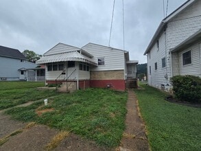 Building Photo - 1443 5th St