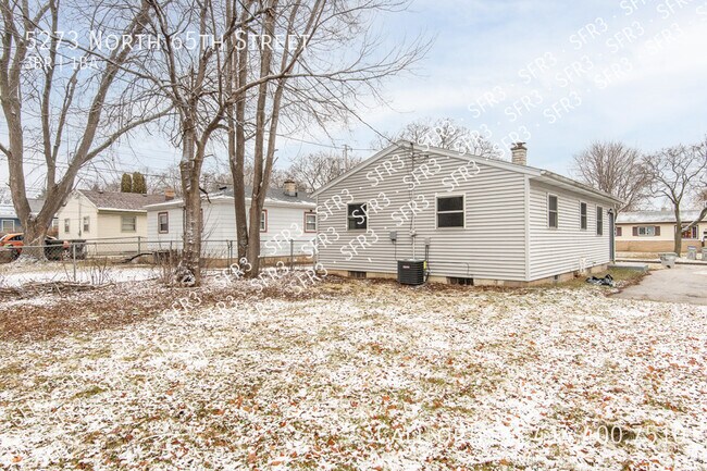Building Photo - Renovated & Updated 3 Bedroom Home in Milw...