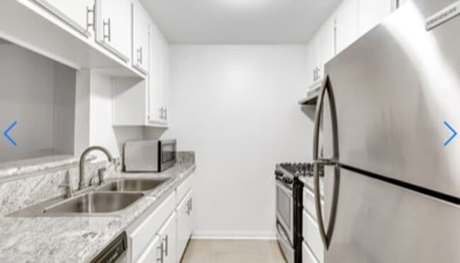 Interior Photo - 1611 S Bundy Dr