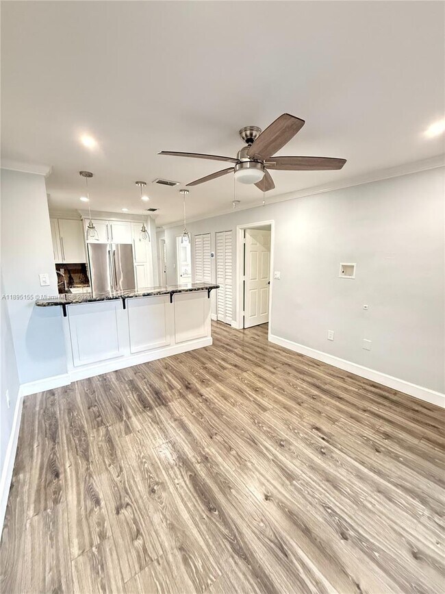 Foto del edificio - 8851 NW 119th St