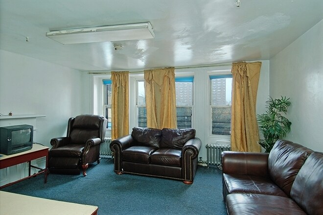 Interior Image - 914 Saint Nicholas Ave