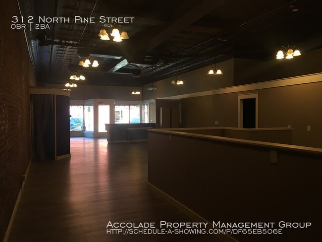 Foto del edificio - Downtown Commercial Space for Rent