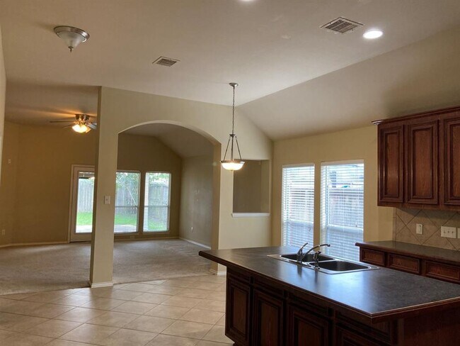 Foto del edificio - 2114 Thorn Berry Creek Ln