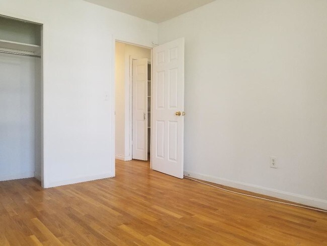 Building Photo - 5-39 51st Avenue