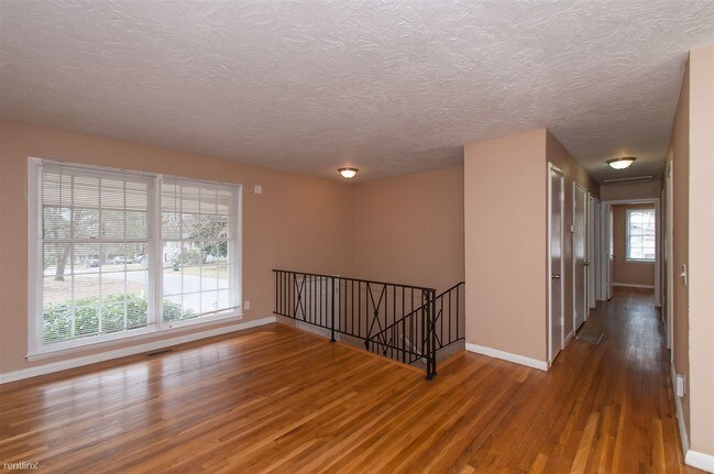 Building Photo - 5 br, 2 bath House - 2171 Rochelle Way