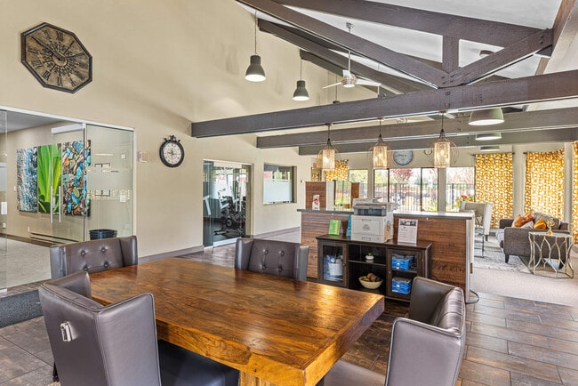 Building Photo - Constellation