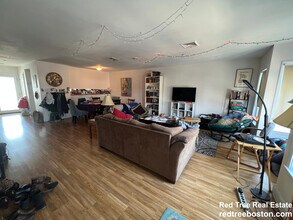 Building Photo - 8-10 Glencoe St. Unit 3