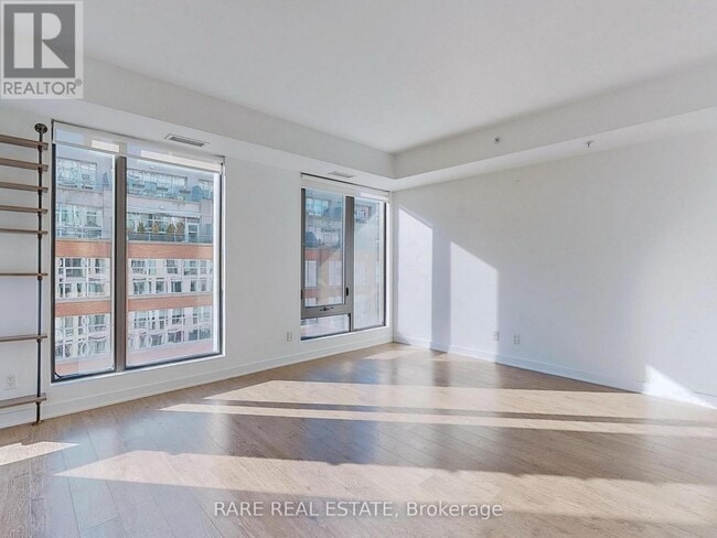 Building Photo - 32 Camden St