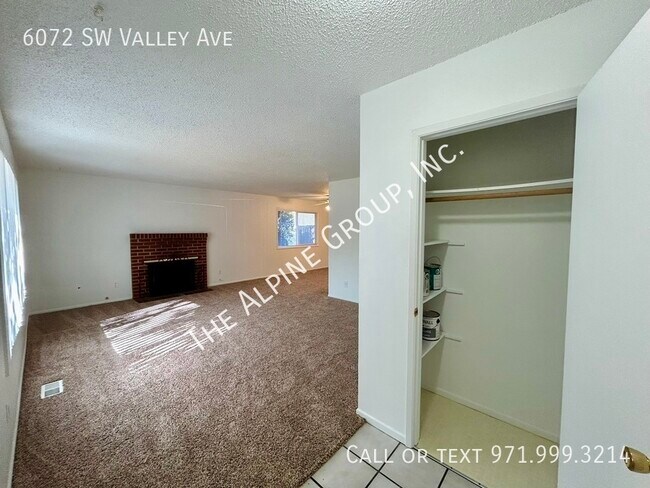Building Photo - Single level 2 bed, with A/C in Highland n...