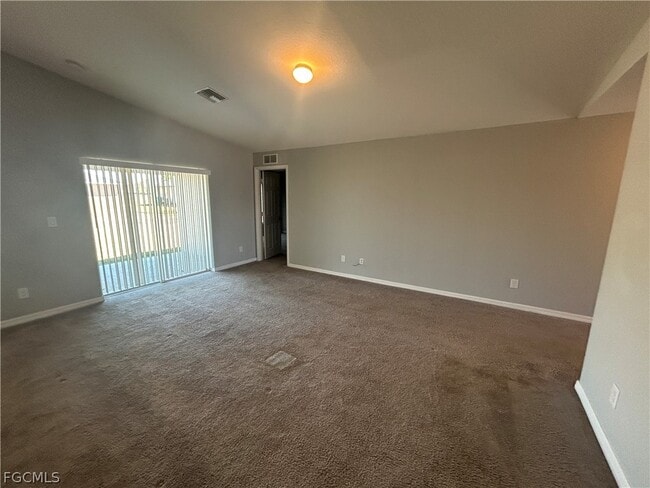 Building Photo - 3921 NE 15th Pl