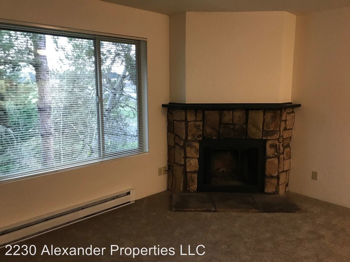 Primary Photo - 2230 N 106th St