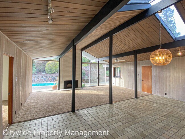 Building Photo - 4 br, 2 bath House - 31 Mt. Lassen Drive 4...