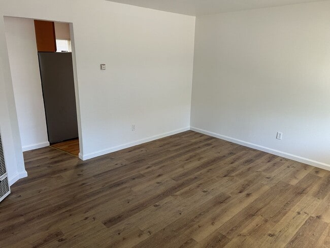 Building Photo - 2577 W Steele Ln