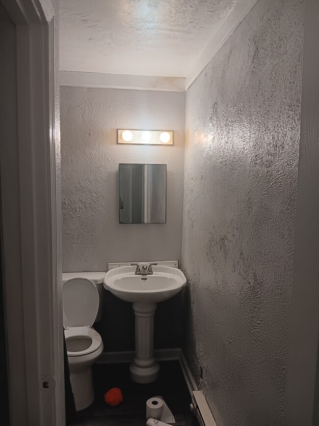 Building Photo - 1610 N Patterson Ave