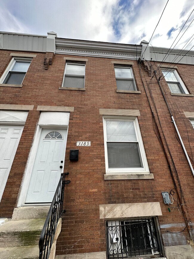 Building Photo - 3185 Tulip St