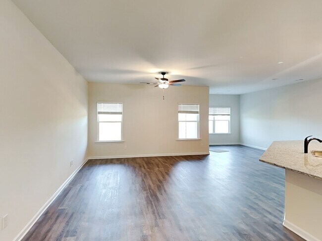 Foto del edificio - 6144 Nathaniel Ln