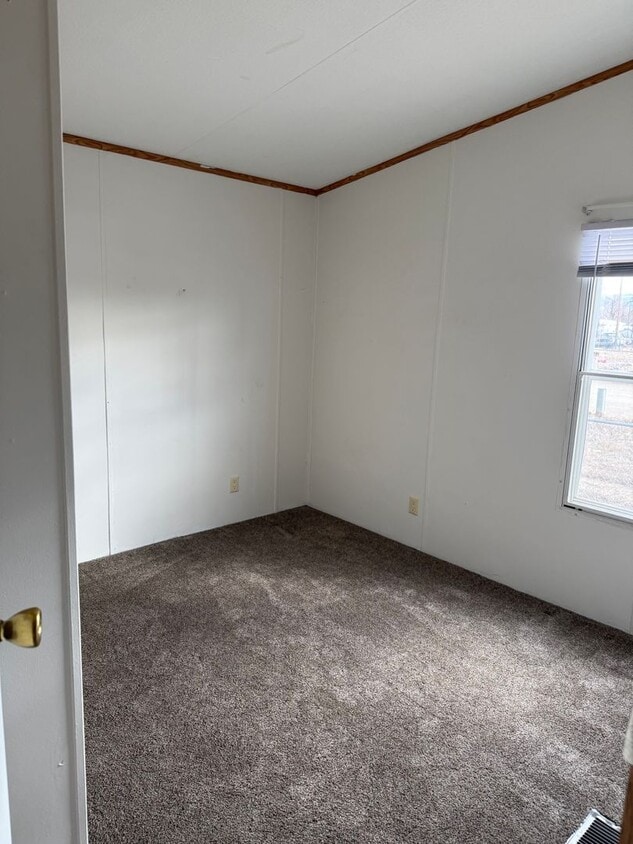 Building Photo - Bar Nunn Living