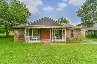 Building Photo - 8402 Pine Shores Dr