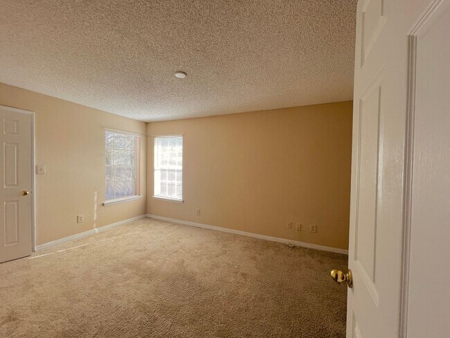 Foto del edificio - 4350 Perkinshire Ln