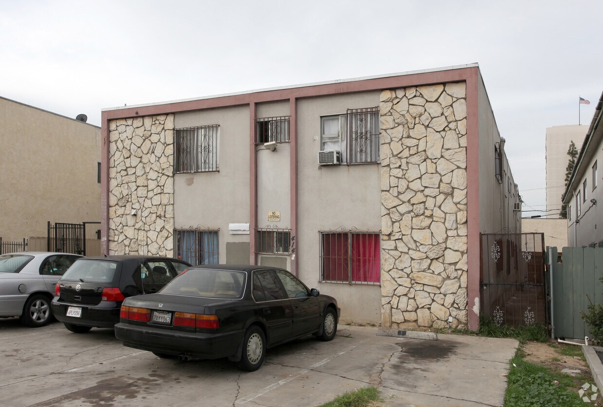 Building Photo - 4148 Van Dyke Ave