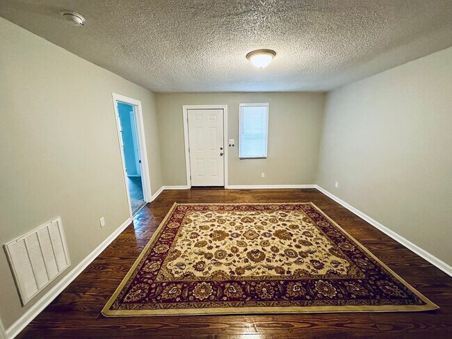 Building Photo - 104 Juniper Ln