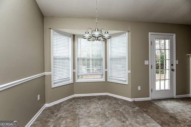 Foto del edificio - 831 Rosewood Cir