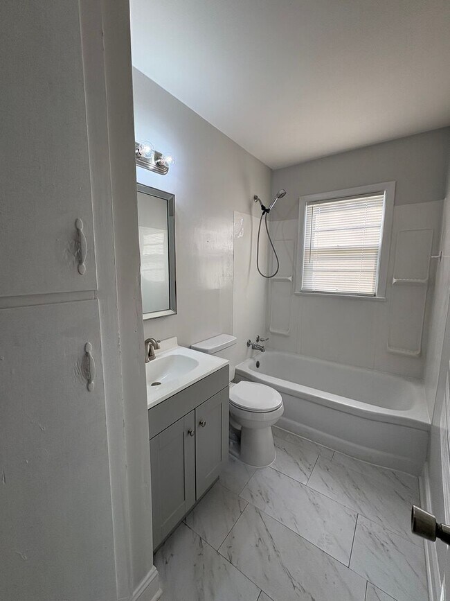 Foto del edificio - 429 Gary Ave