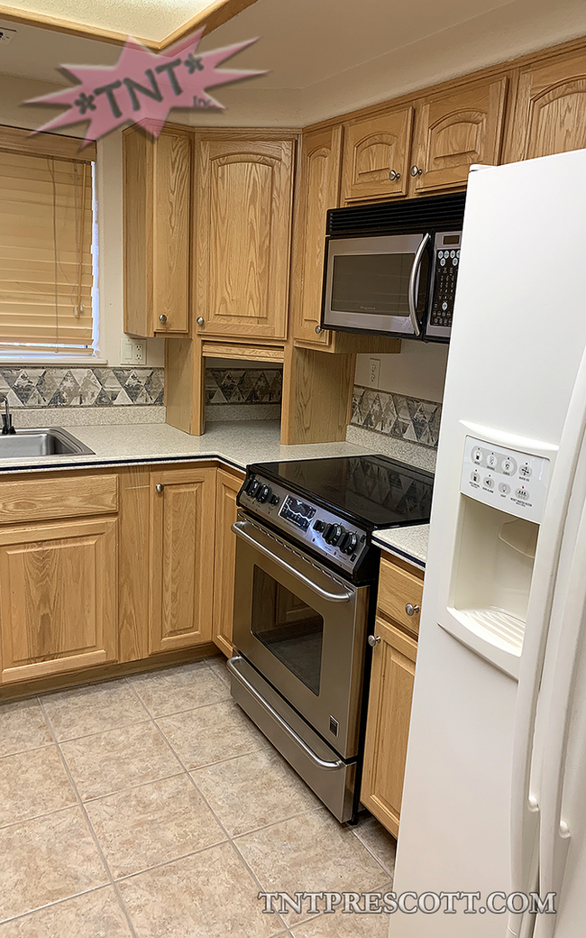 Building Photo - Home in Viewpoint West HOA