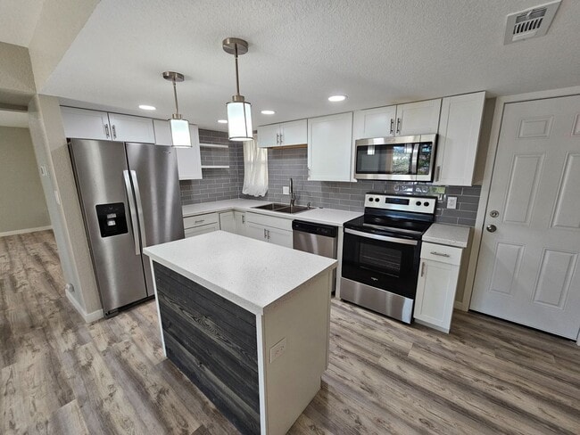 Foto del edificio - **MOVE IN SPECIAL** $750 OFF FIRST MONTH'S...