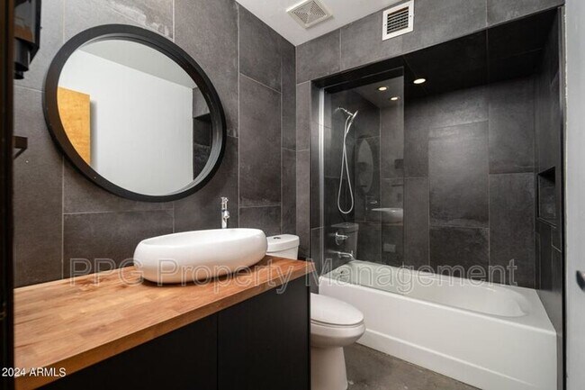 Photo - 537 E Willetta St Townhome