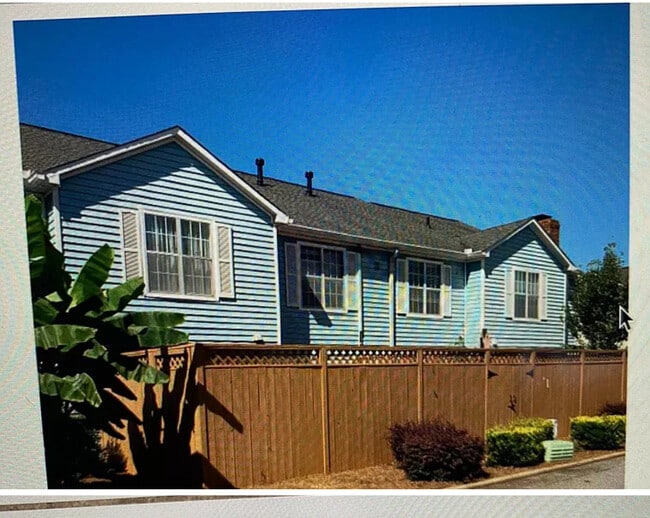 Foto del edificio - 5576 Clover Rise Ln