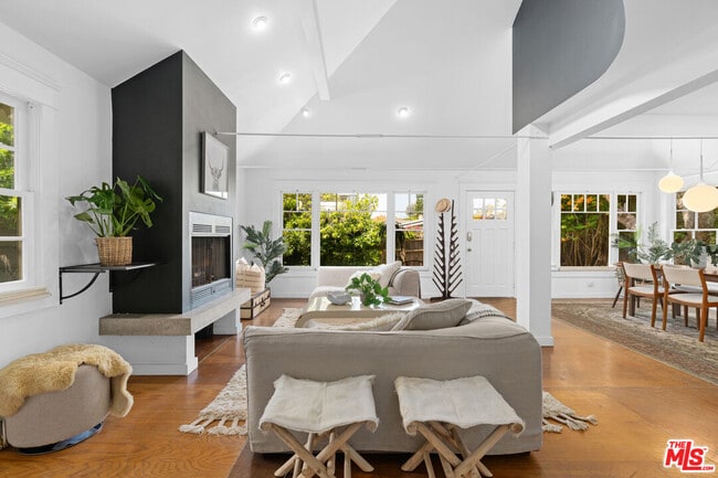 Building Photo - 340 5th Ave