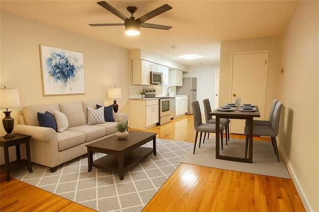 Foto del edificio - 420 Woodward Rd