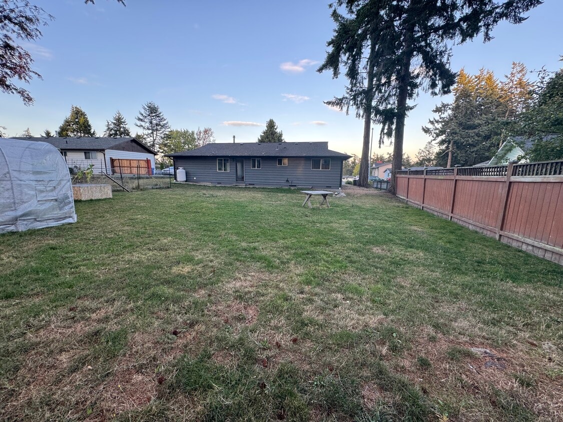 Foto principal - 899 Cathlamet Dr