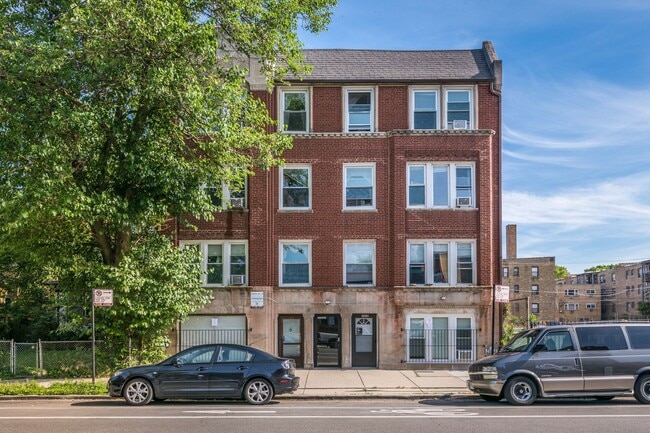 Building Photo - 1635 W Morse Ave