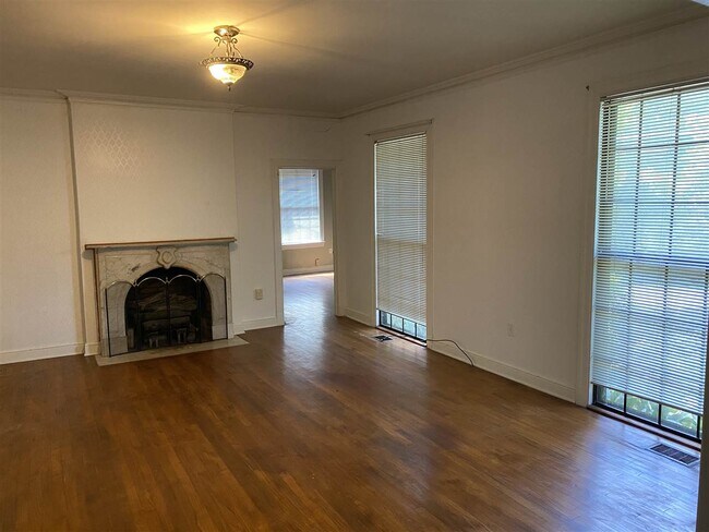 Building Photo - 1204 Linden Pl