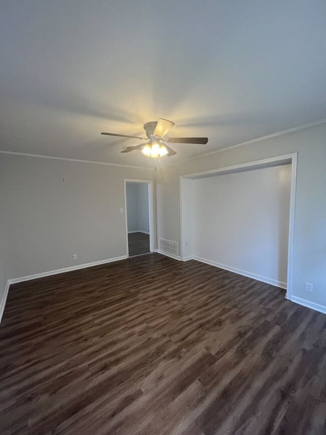 Building Photo - 3825 Fairfield Dr