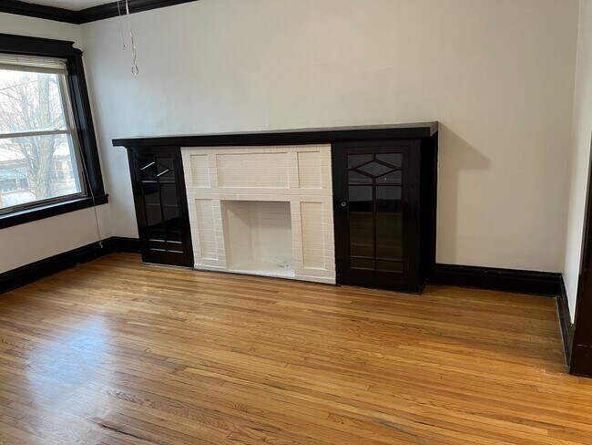 Living Room - 3021 W Wilson Ave