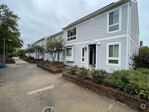 Building Photo - 66 Hawthorne Ct NE