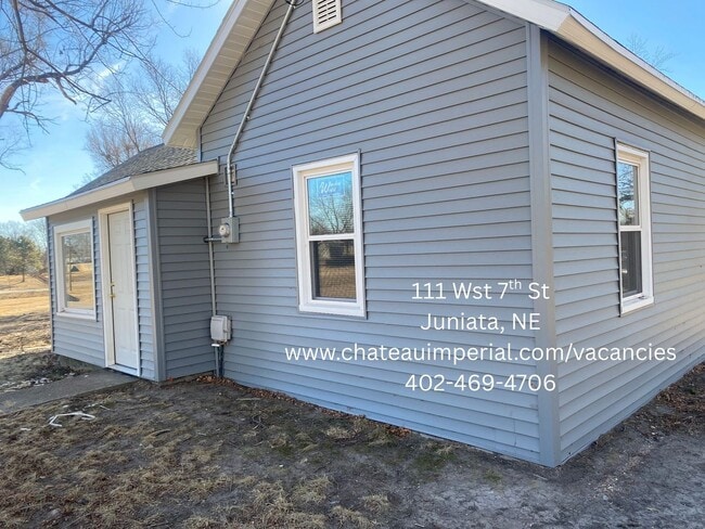 Building Photo - 2 bedroom house