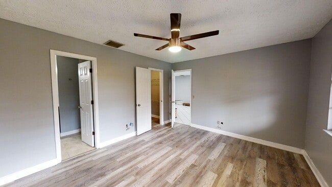 Building Photo - 1369 SW Gastador Ave