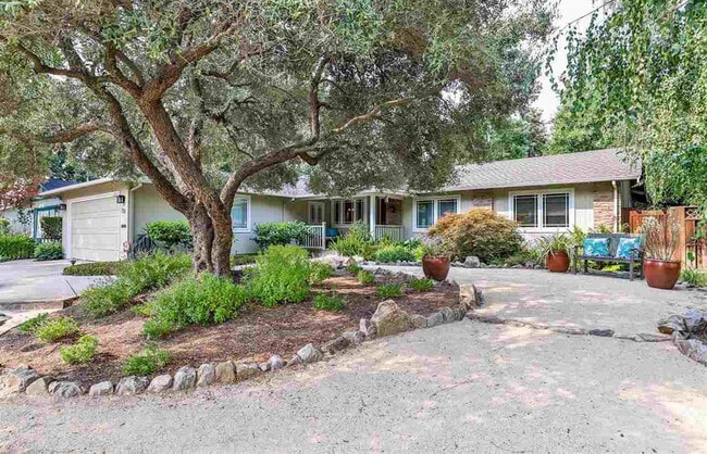 Building Photo - 135 Conifer Ln