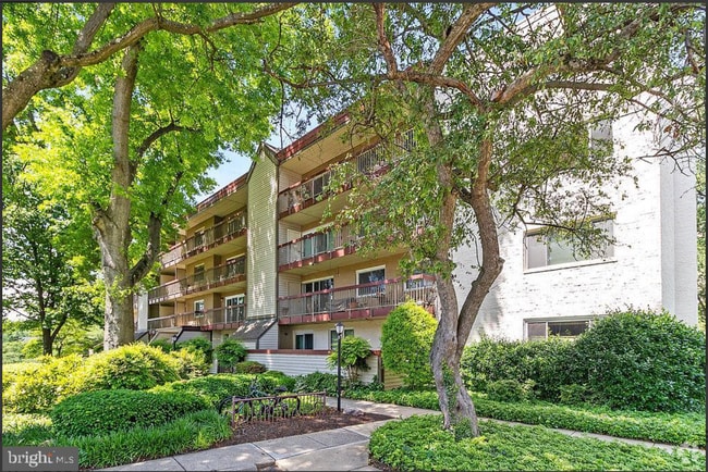 Building Photo - 10300 Westlake Dr