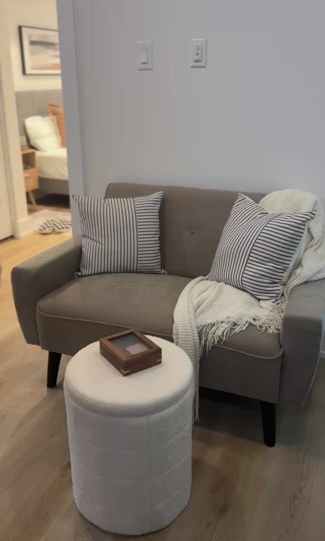 Building Photo - 142 Young St