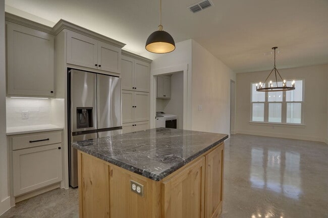 Building Photo - 108 Cardinal Wds