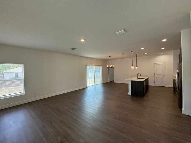 Foto del edificio - BEAUTIFUL 4 BD/2 BA Home in Palm Bay! Great Location!