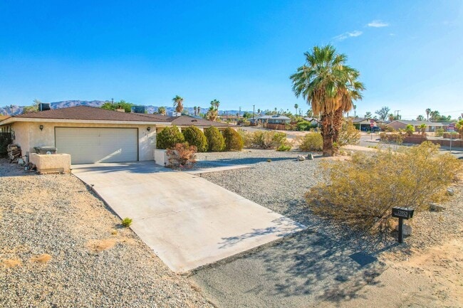 Building Photo - Must See 4 bedroom 2 bath Home