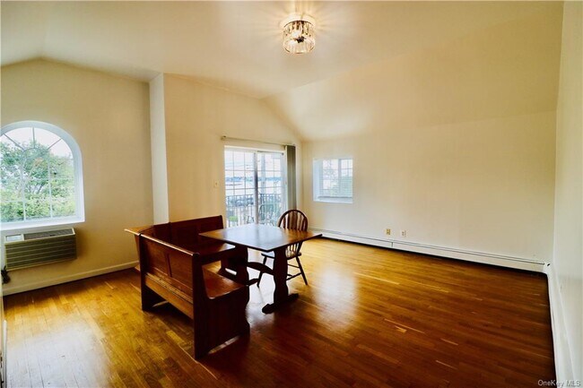 Building Photo - 2901 Schurz Ave