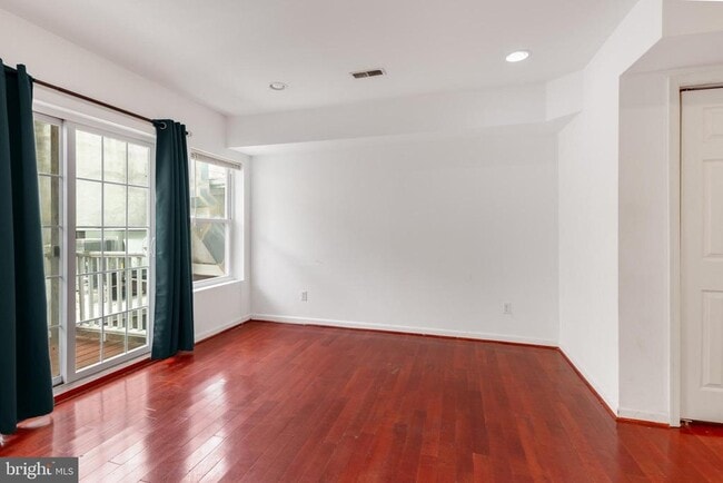 Building Photo - 5 W Girard Ave